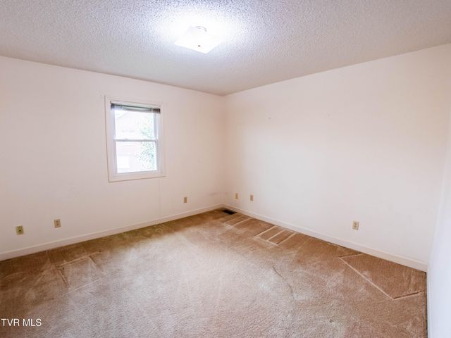 1024 Wandering Drive, Kingsport, TN 37660