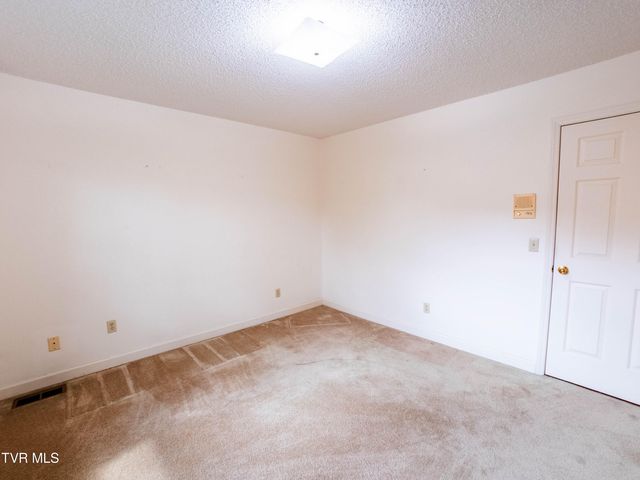 1024 Wandering Drive, Kingsport, TN 37660