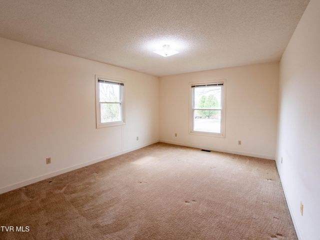 1024 Wandering Drive, Kingsport, TN 37660