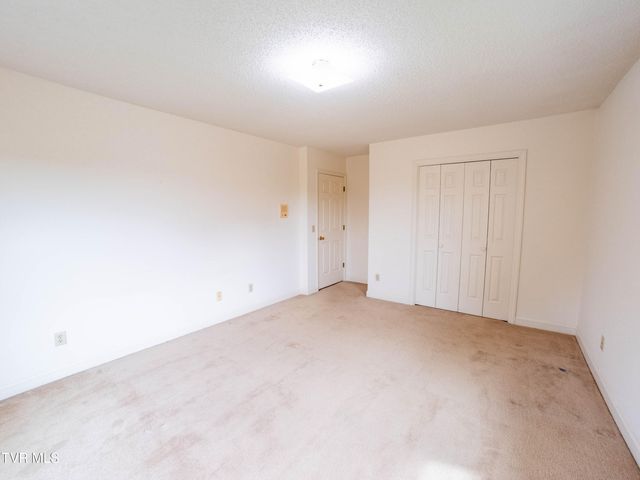 1024 Wandering Drive, Kingsport, TN 37660