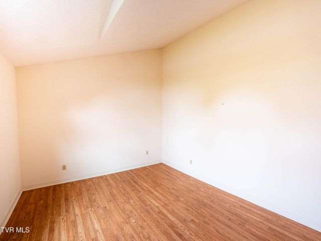 1024 Wandering Drive, Kingsport, TN 37660