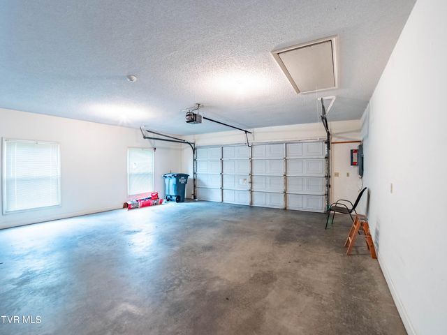 1024 Wandering Drive, Kingsport, TN 37660