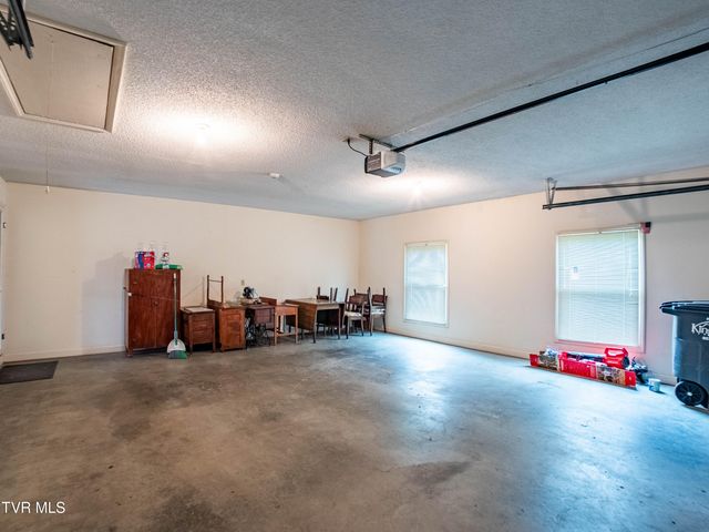 1024 Wandering Drive, Kingsport, TN 37660