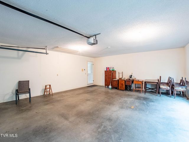 1024 Wandering Drive, Kingsport, TN 37660