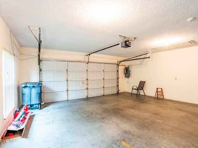 1024 Wandering Drive, Kingsport, TN 37660