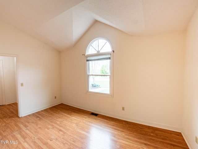 1024 Wandering Drive, Kingsport, TN 37660