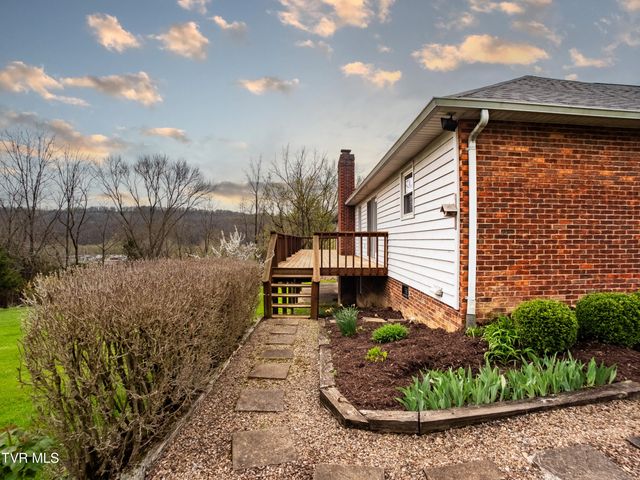 1024 Wandering Drive, Kingsport, TN 37660