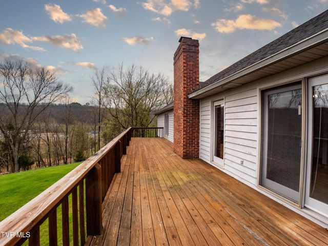 1024 Wandering Drive, Kingsport, TN 37660