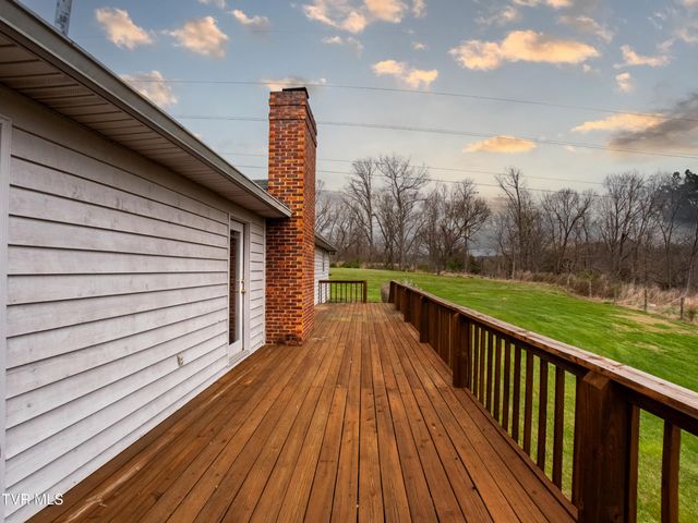 1024 Wandering Drive, Kingsport, TN 37660