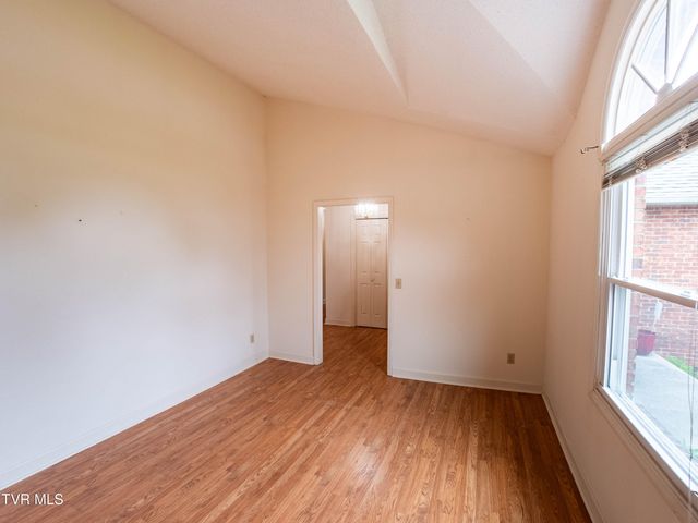 1024 Wandering Drive, Kingsport, TN 37660