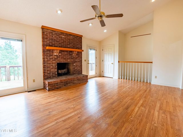 1024 Wandering Drive, Kingsport, TN 37660