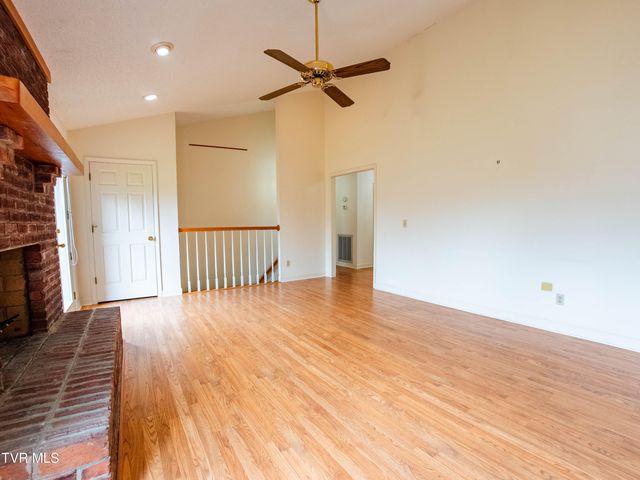 1024 Wandering Drive, Kingsport, TN 37660