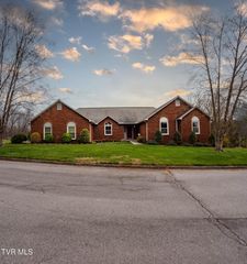 1024 Wandering Drive, Kingsport, TN 37660