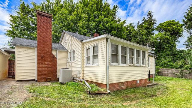 4422 Singleton Station Rd, Louisville, TN 37777