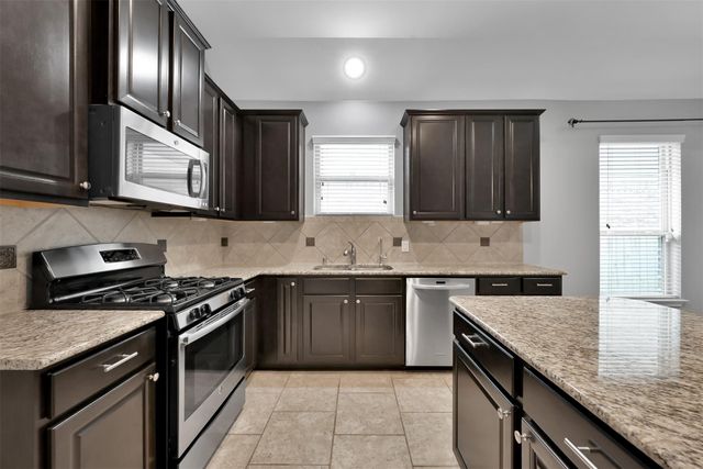 2407 Garden Shadow Drive, Conroe, TX 77384