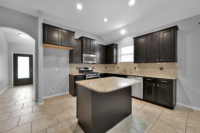 2407 Garden Shadow Drive, Conroe, TX 77384