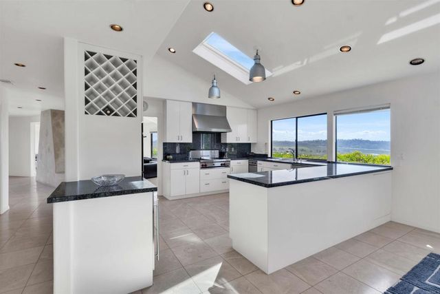 4594 Vista De La Patria, Del Mar, CA 92014