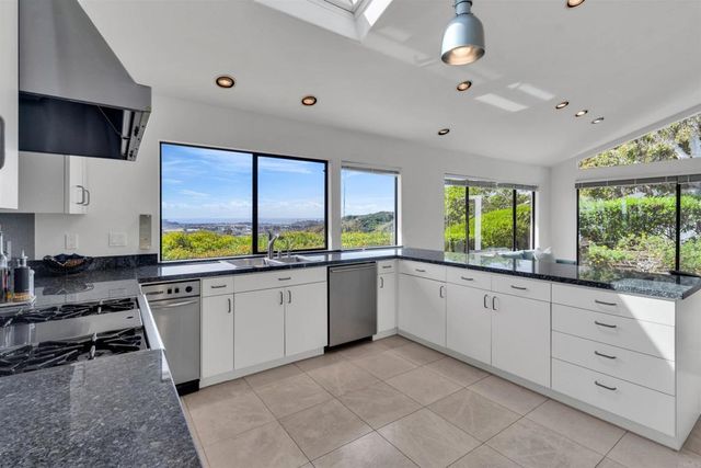 4594 Vista De La Patria, Del Mar, CA 92014