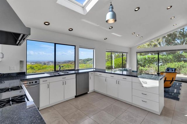 4594 Vista De La Patria, Del Mar, CA 92014