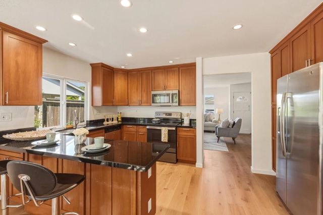 241 Winchester Court, Foster City, CA 94404