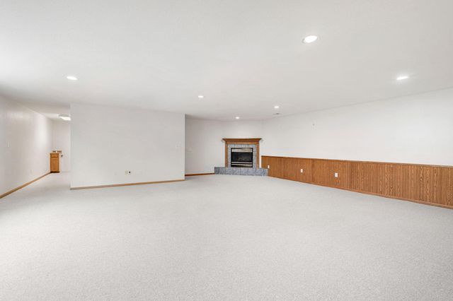 19 13th Street NE, Kasson, MN 55944