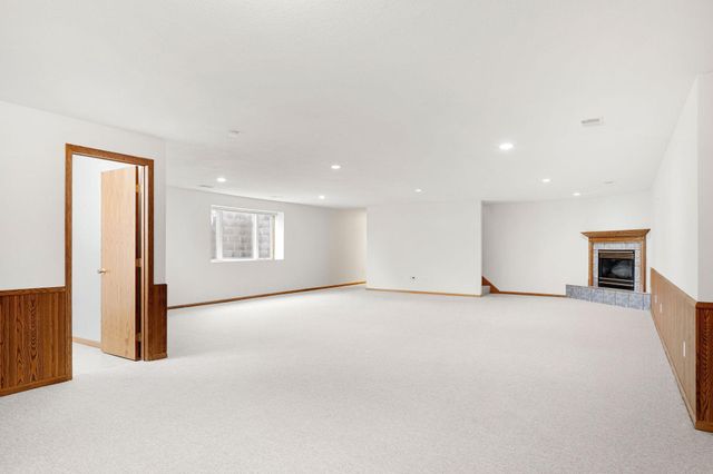 19 13th Street NE, Kasson, MN 55944