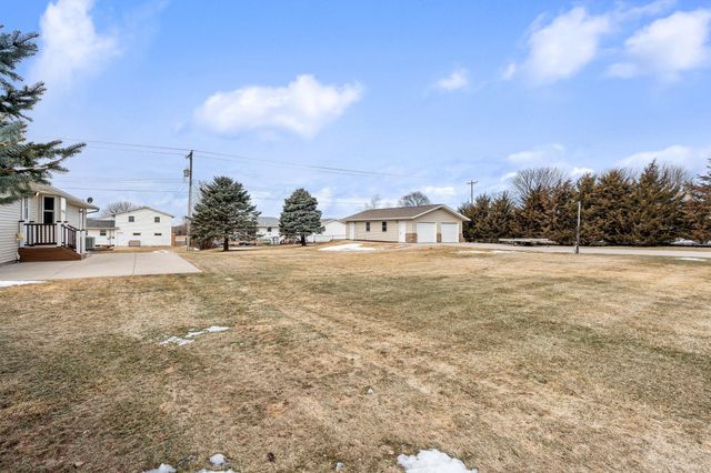 19 13th Street NE, Kasson, MN 55944