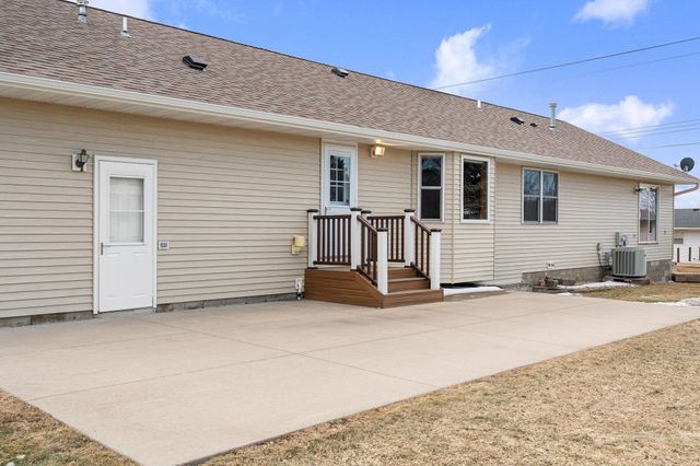 19 13th Street NE, Kasson, MN 55944