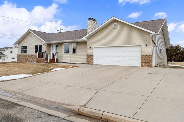 19 13th Street NE, Kasson, MN 55944