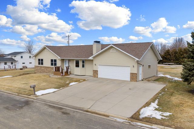 19 13th Street NE, Kasson, MN 55944