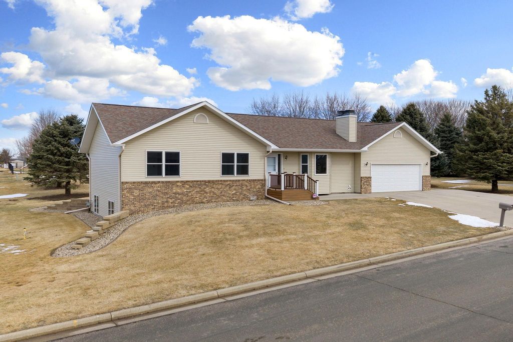 19 13th Street NE, Kasson, MN 55944