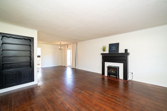 702 E Young St., Longview, TX 75602