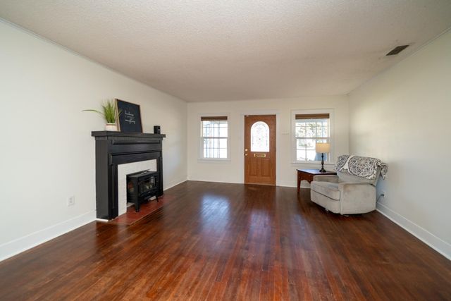 702 E Young St., Longview, TX 75602