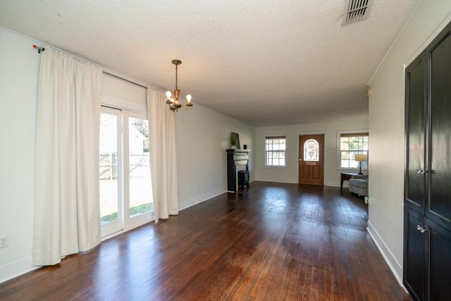 702 E Young St., Longview, TX 75602