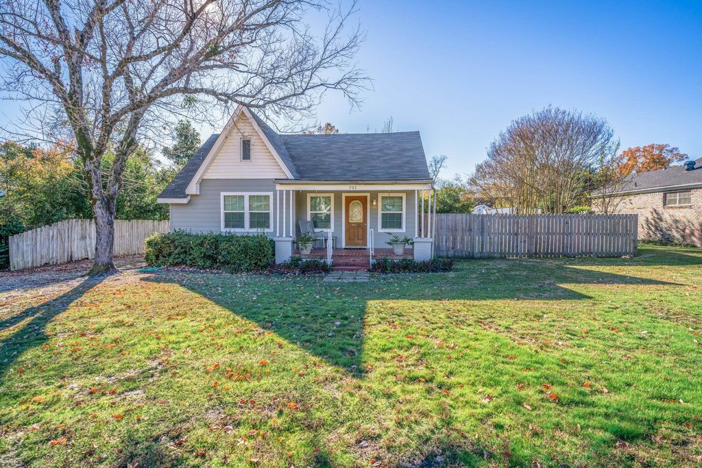 702 E Young St., Longview, TX 75602