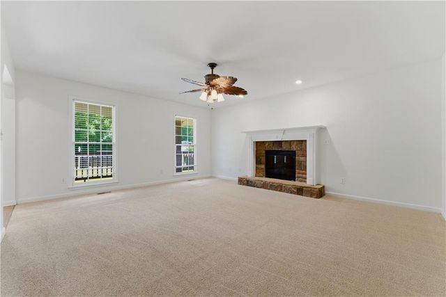 125 W Chestnut Way, Dallas, GA 30132