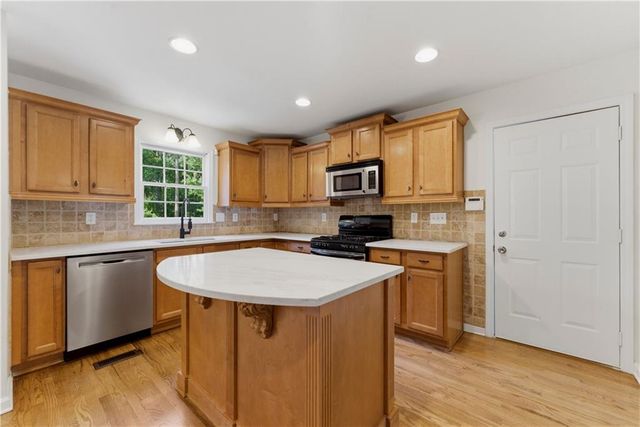 125 W Chestnut Way, Dallas, GA 30132