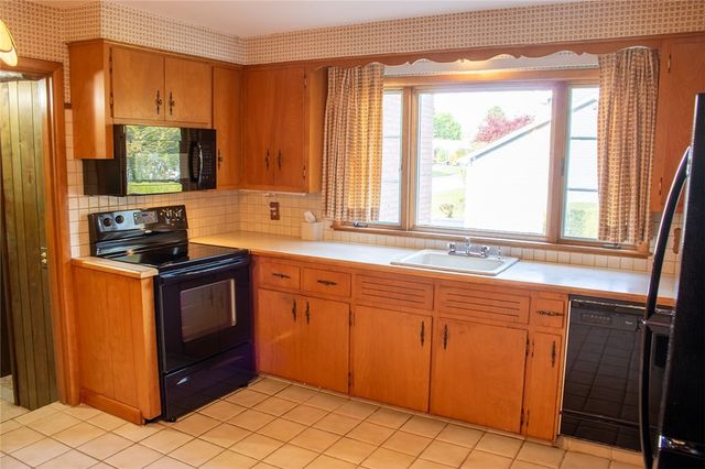 23 Di Ponte Drive, Johnston, RI 02919