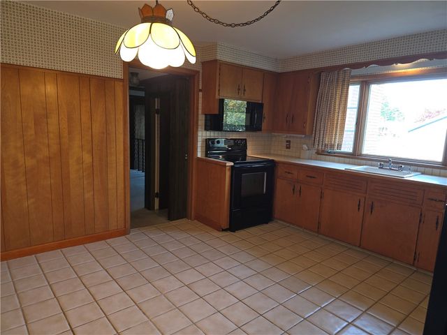 23 Di Ponte Drive, Johnston, RI 02919