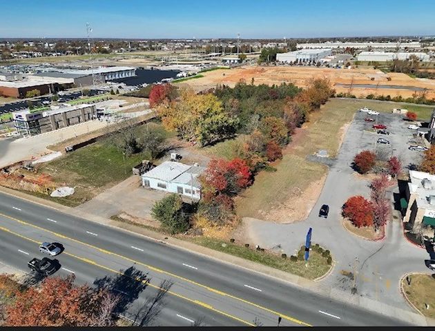 901 SE Walton Boulevard, Bentonville, AR 72712