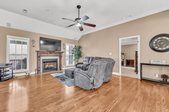 598 Press Grove Dr, Clarksville, TN 37043