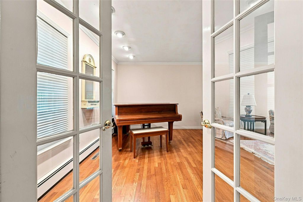 31 Sands Lane, Port Jefferson, NY 11777 — photo 5