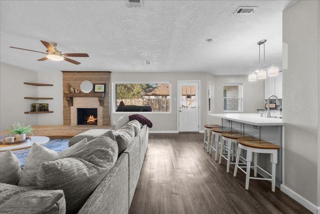 15431 Wandering Trail, Friendswood, TX 77546