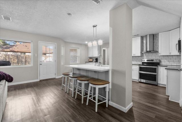 15431 Wandering Trail, Friendswood, TX 77546