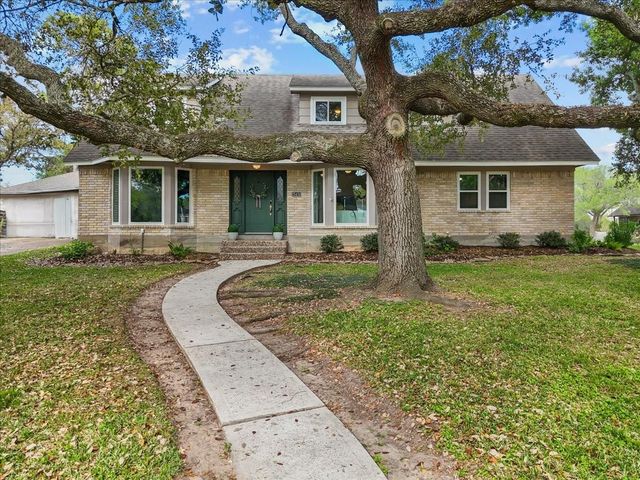 15431 Wandering Trail, Friendswood, TX 77546