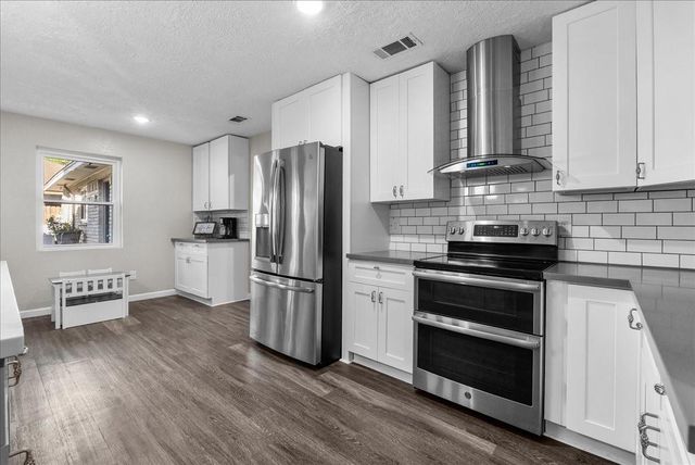 15431 Wandering Trail, Friendswood, TX 77546