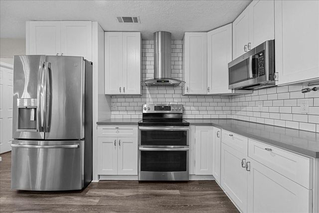 15431 Wandering Trail, Friendswood, TX 77546