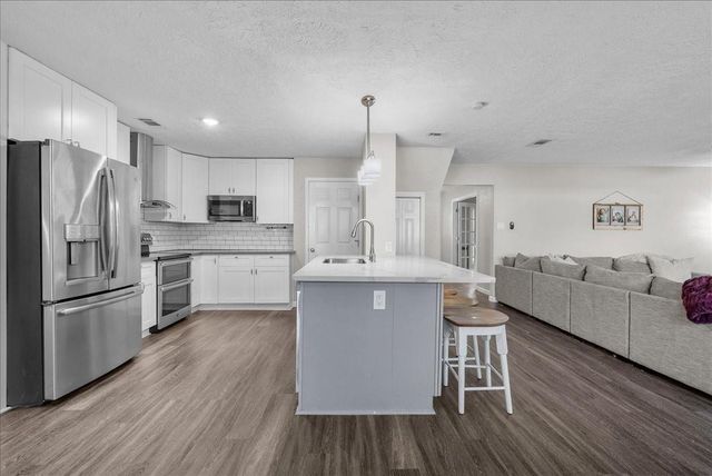 15431 Wandering Trail, Friendswood, TX 77546