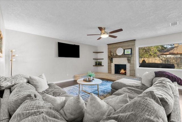 15431 Wandering Trail, Friendswood, TX 77546