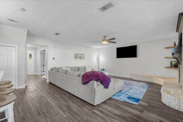 15431 Wandering Trail, Friendswood, TX 77546